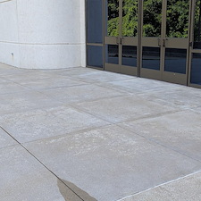 Colossal-Concrete-Restoration-with-Rust-Removal 9