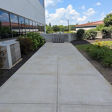 Colossal-Concrete-Restoration-with-Rust-Removal 13